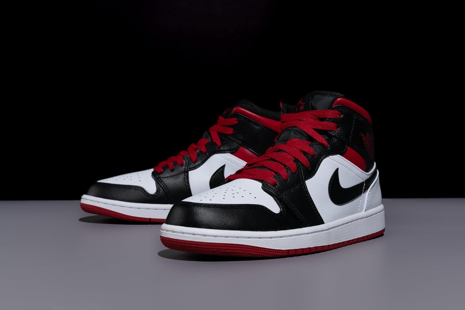 Баскетбольные кроссовки Nike Air Jordan 1 Mid для мужчин, White Gym Red Black — фото 4