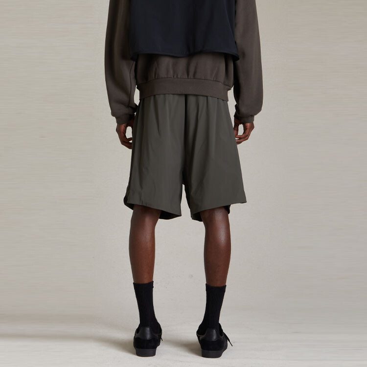SS24 Повседневные шорты мужские чернила Fear Of God Essentials, черный — фото 3