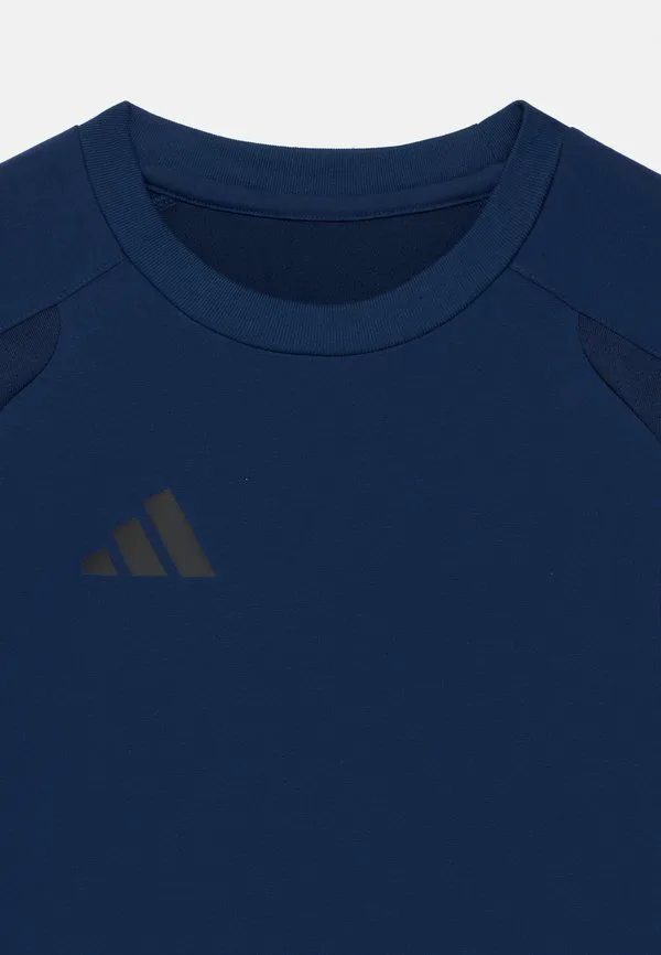 Футболка tiro travel tee унисекс, базовая футболка Adidas Performance, Team Navy Blue/Black — фото 3