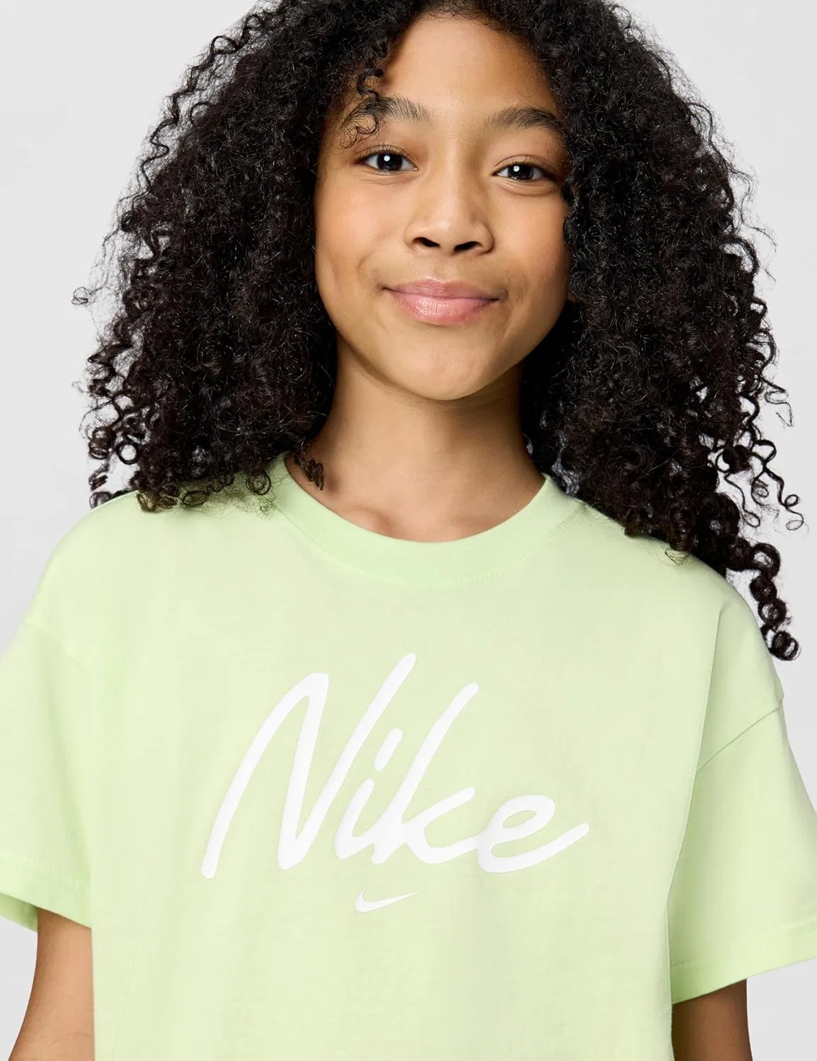 Футболка для девочек Nike Sportswear Club, цвет Light Liquid Lime — фото 2