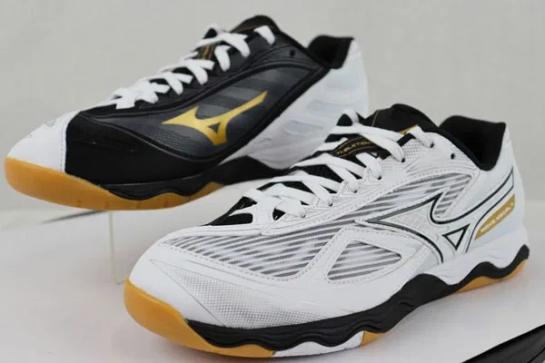 Унисекс кроссовки для настольного тенниса «Wave Medal 7» от Mizuno, 02 White X Black X Gold — фото 2
