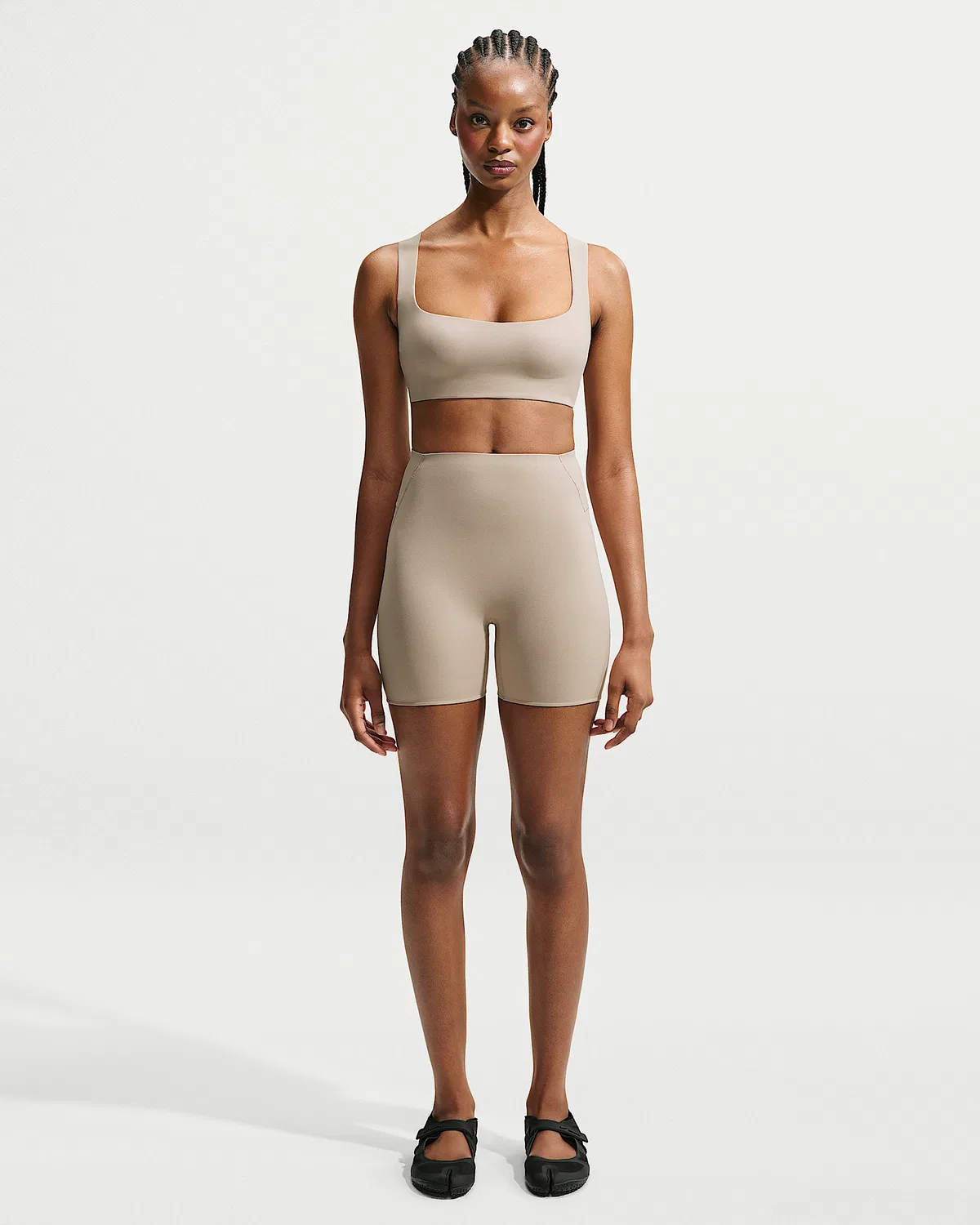 Женский бюстгальтер NikeSKIMS Studio Stretch с квадратным вырезом, NSKM Linen/NSKM Linen — фото 4