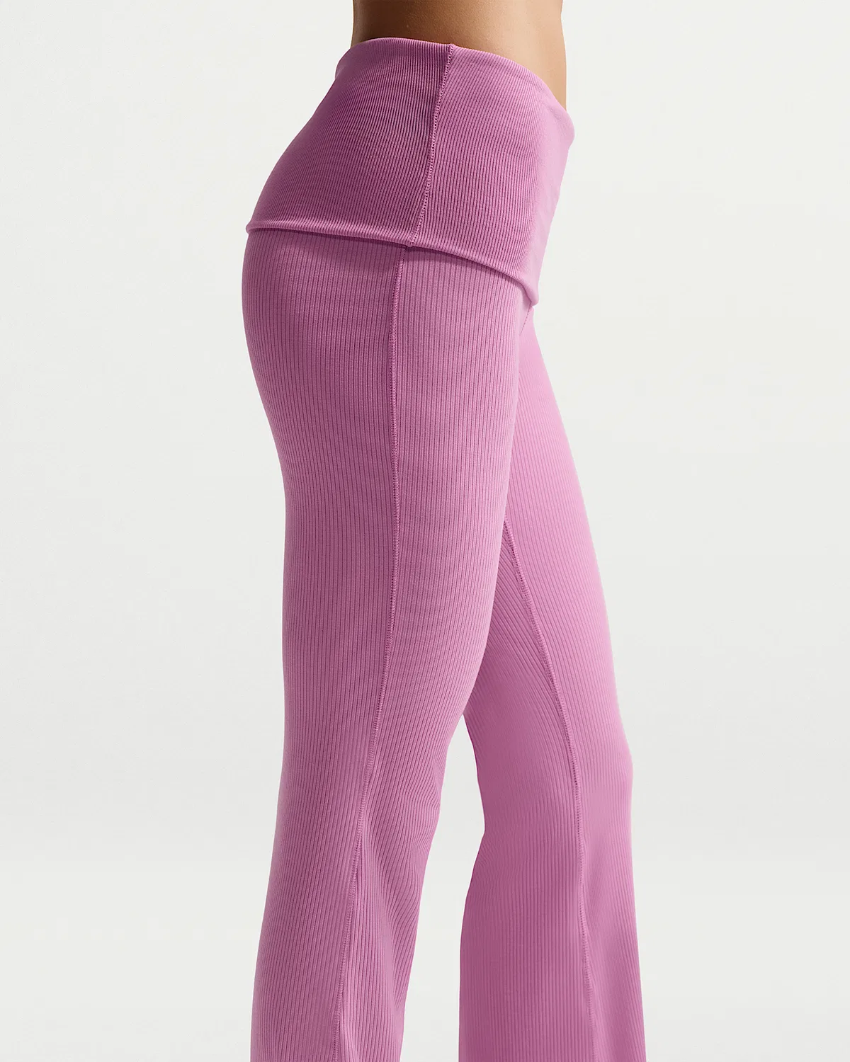Женские облегающие штаны Nike Sportswear Chill Knit со средней посадкой и ребристой текстурой, Light Magenta/Sail — фото 3