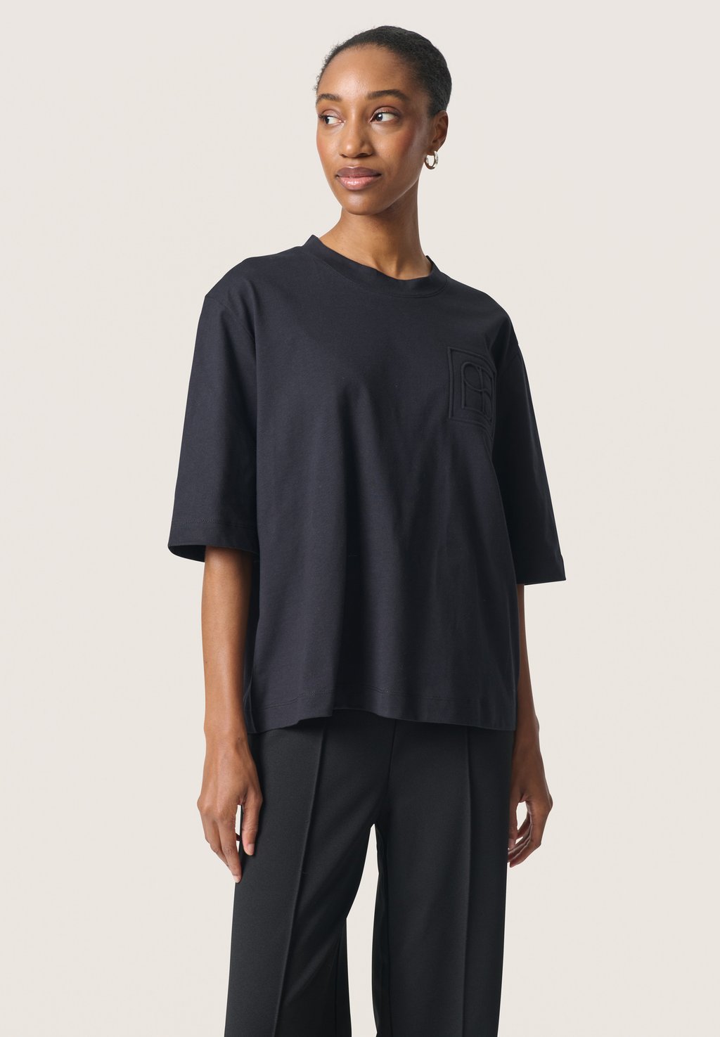 

Базовая футболка JINA LOGO TEE Soaked in Luxury, черный