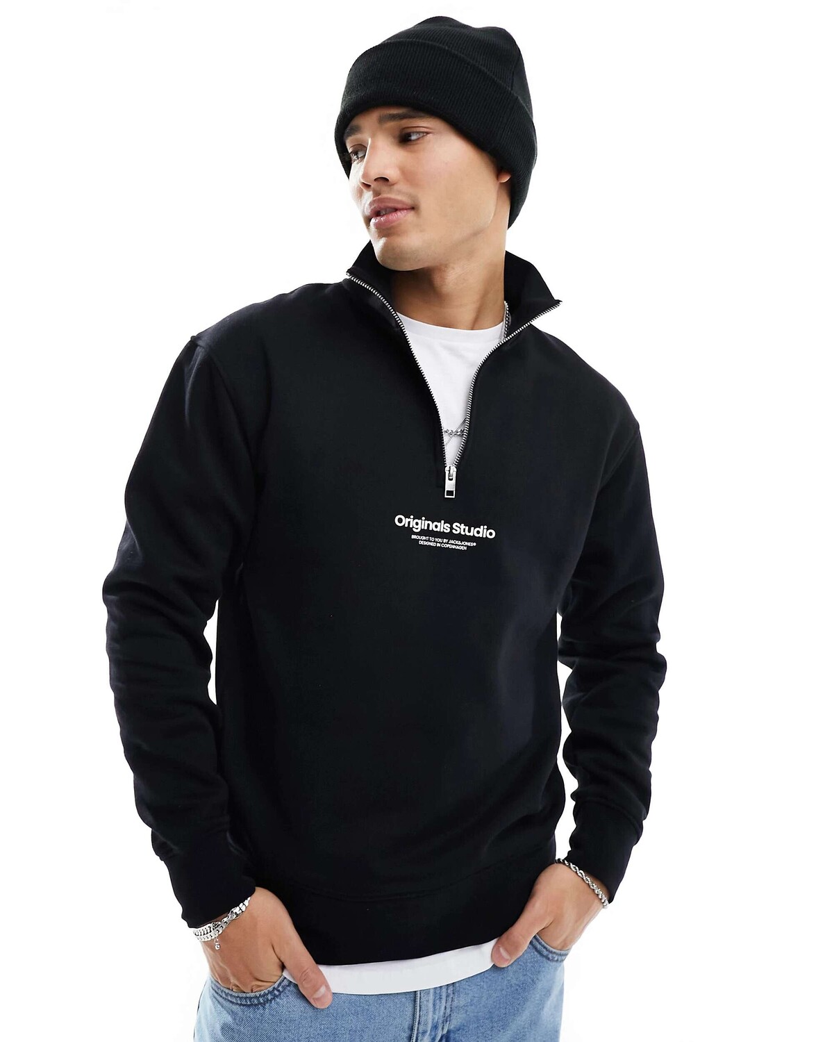 

Черный свитшот с молнией 1/4 и центральным логотипом Jack & Jones