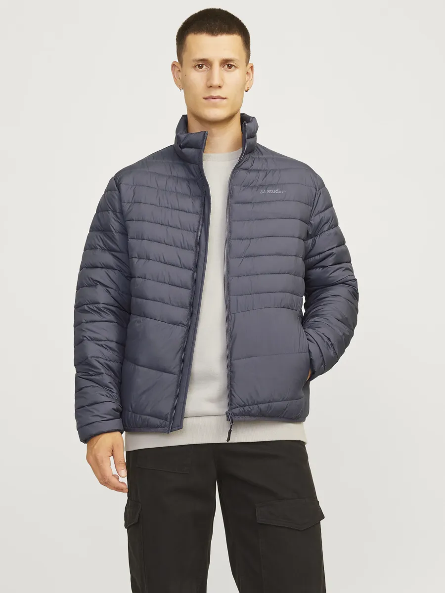 

Стеганая куртка Jack & Jones "JJESTATE PACKABLE PUFFER COLLAR NOOS", цвет Asphalt