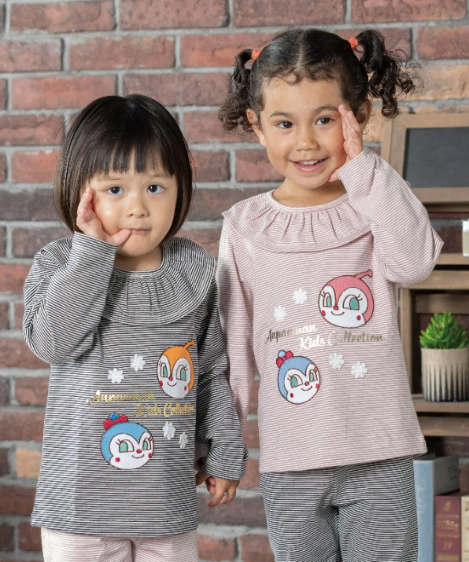 Детская футболка ANPANMAN KIDS COLLECTION с оборками и аппликацией — фото 2