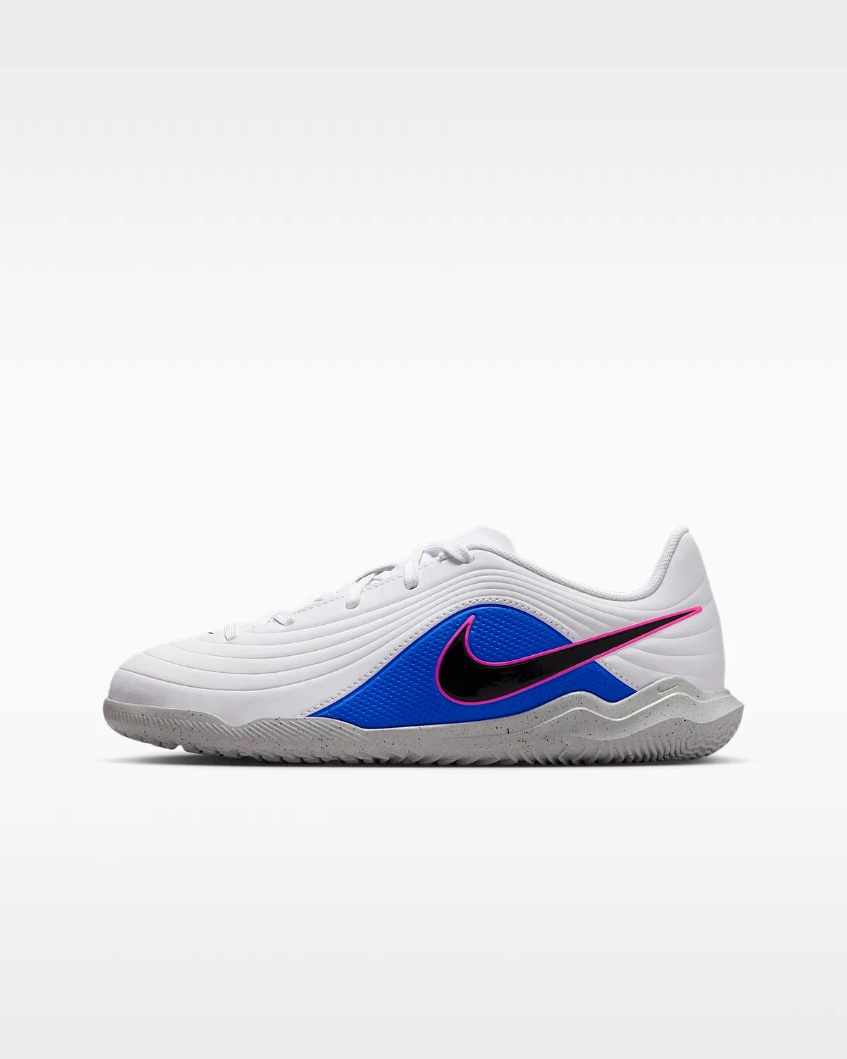 Кроссовки для зала/паркета низкие Nike Jr. Tiempo Maestro Club, White/Racer Blue/Pink Blast/Black