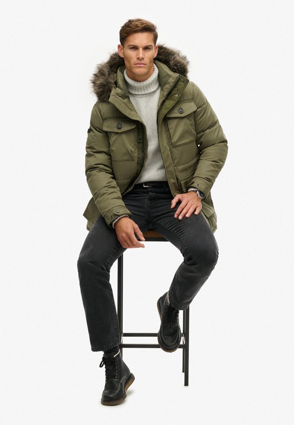 

Зимнее пальто CHINOOK Superdry, зеленый