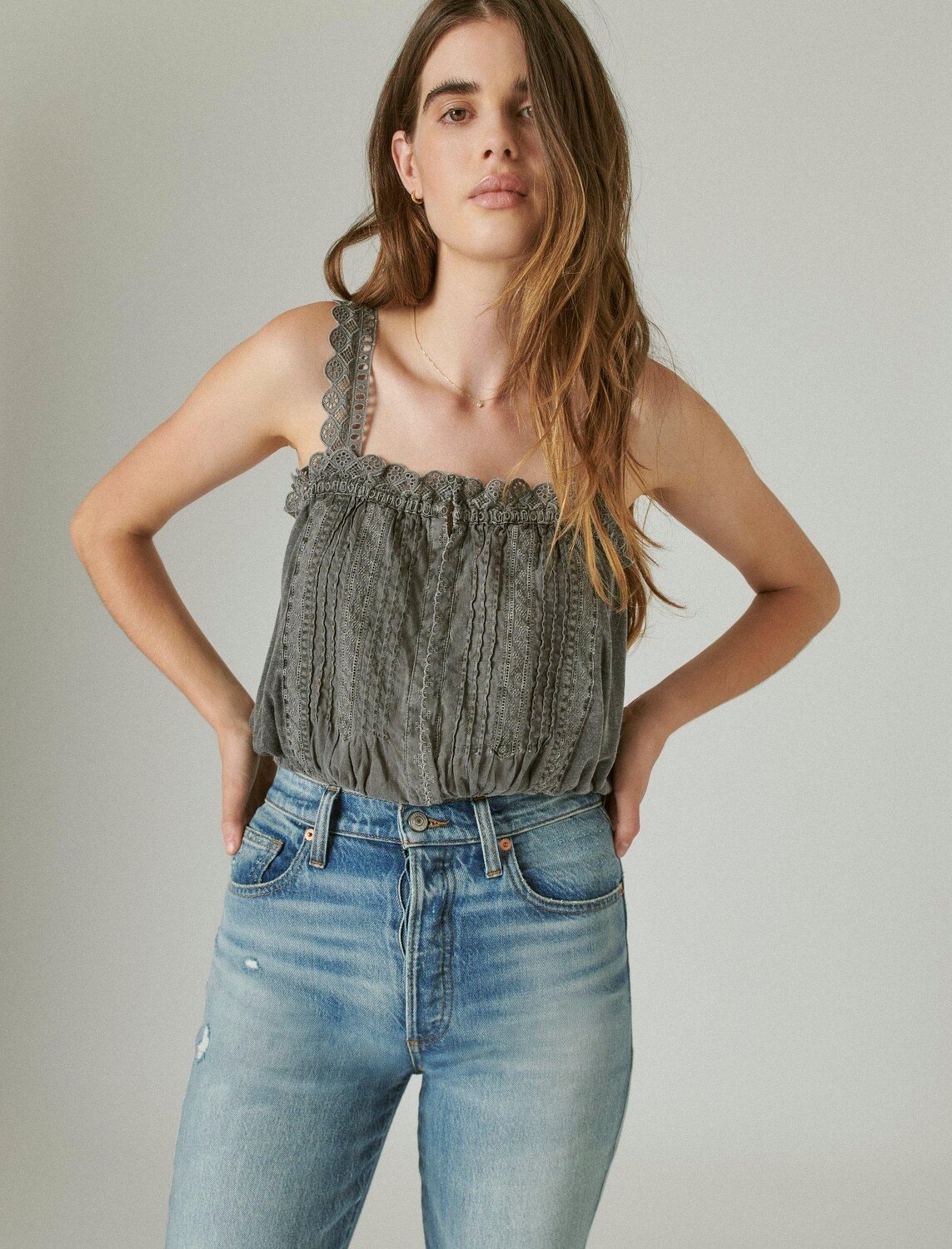 

Женская плиссированная майка Lucky Brand Bubble, цвет Charcoal