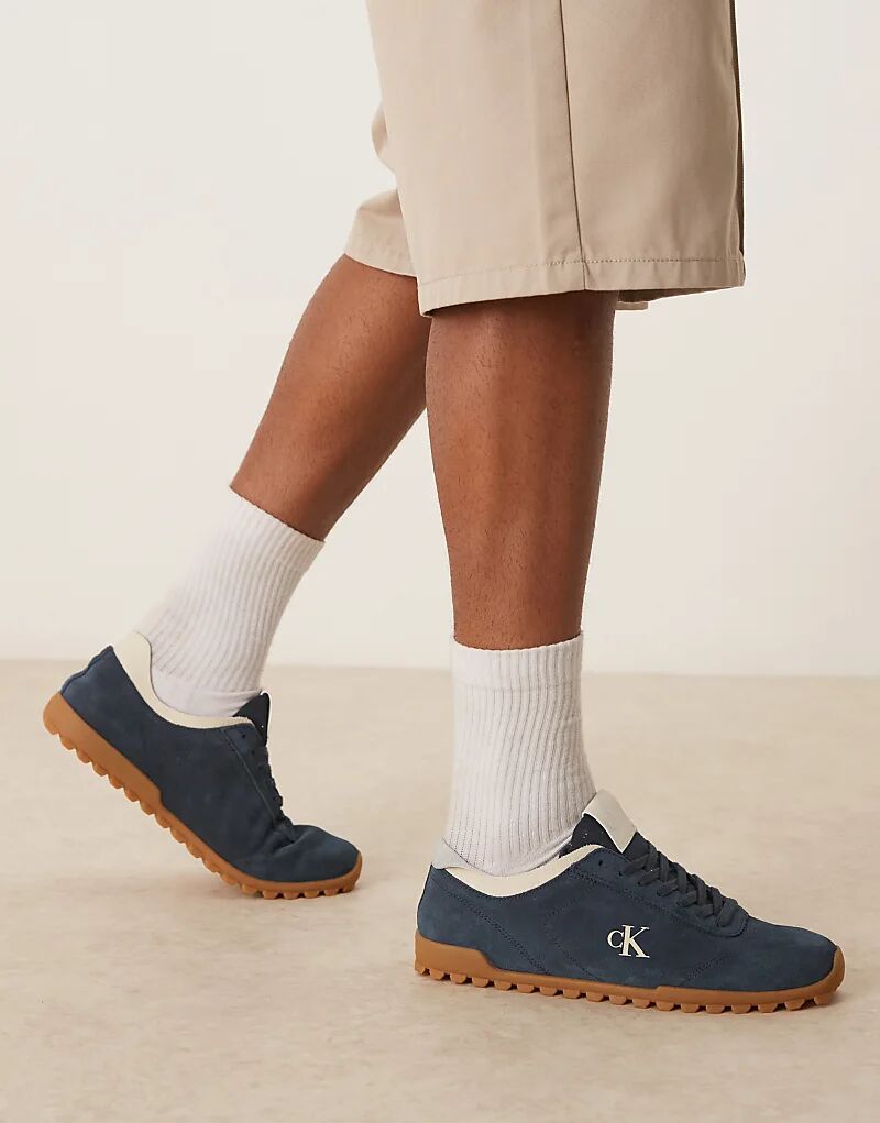 

Замшевые низкие кроссовки Calvin Klein Jean с резиновой подошвой темно-синего цвета Calvin Klein Jeans