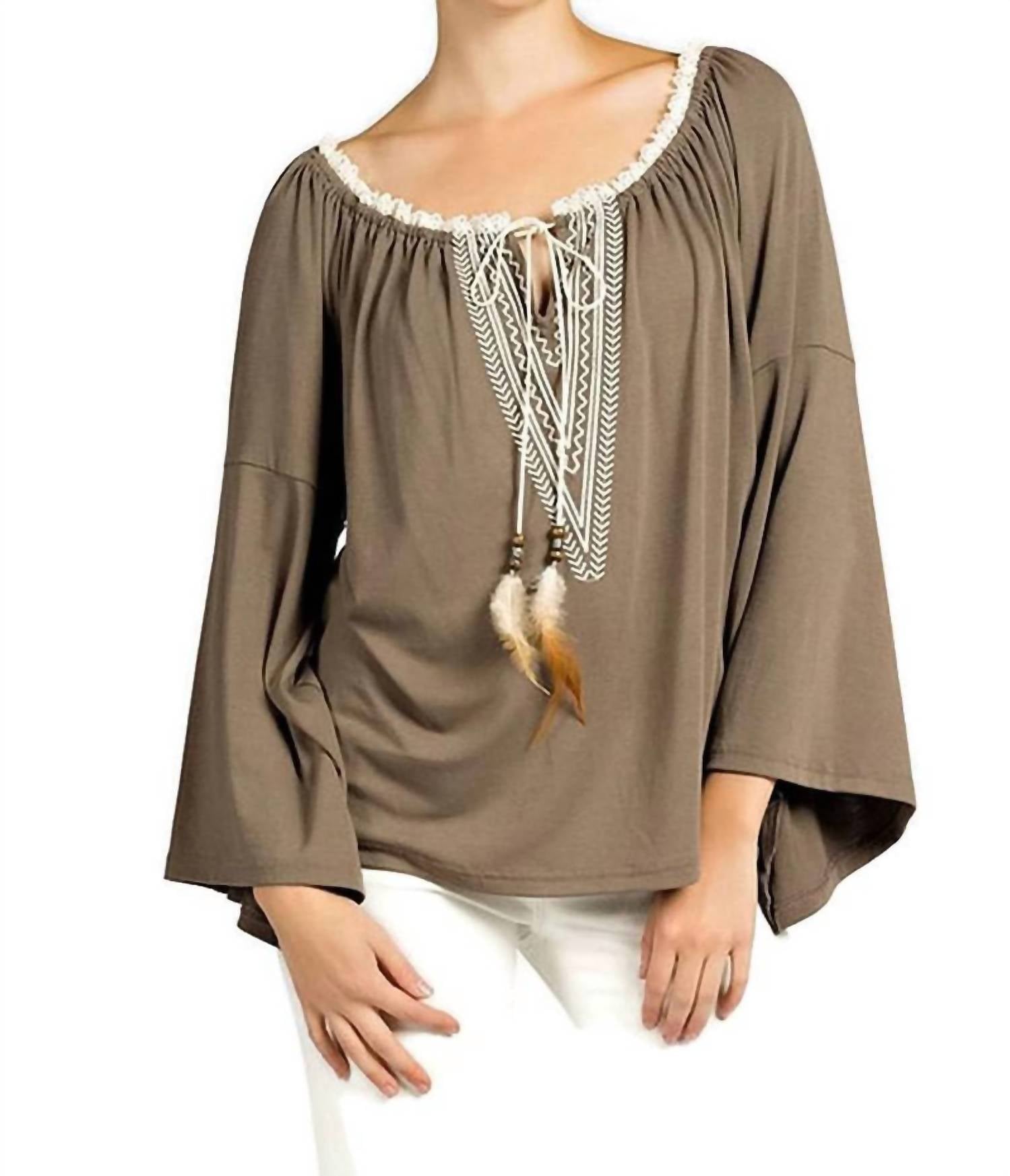 

Вышитый вязаный топ с рукавами-колокольчиками в цвете мокко KORI, мокко