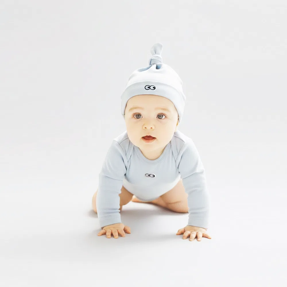Детский боди-костюм с шапочкой небесно-голубой от Luuklook.Studios — фото 3