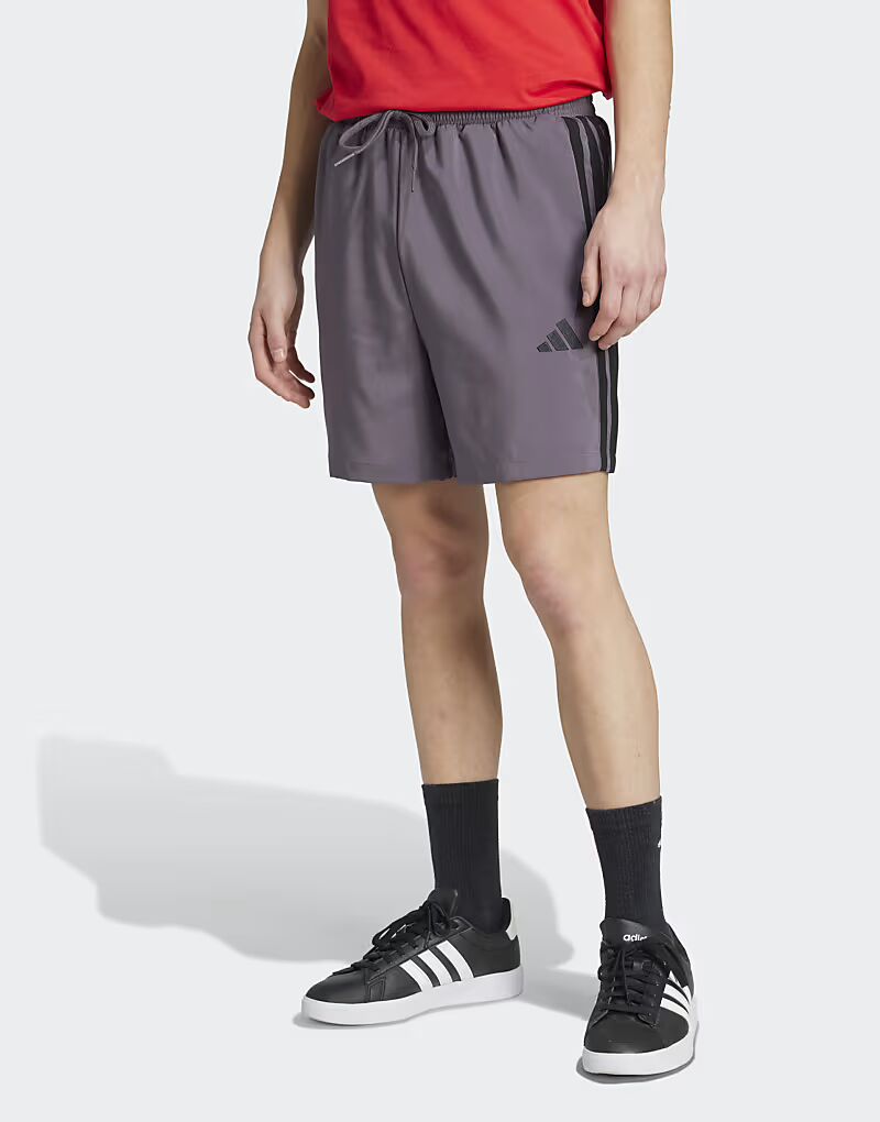 

Шорты челси Performance Essentials с тремя полосками серого и черного цветов Adidas Performance