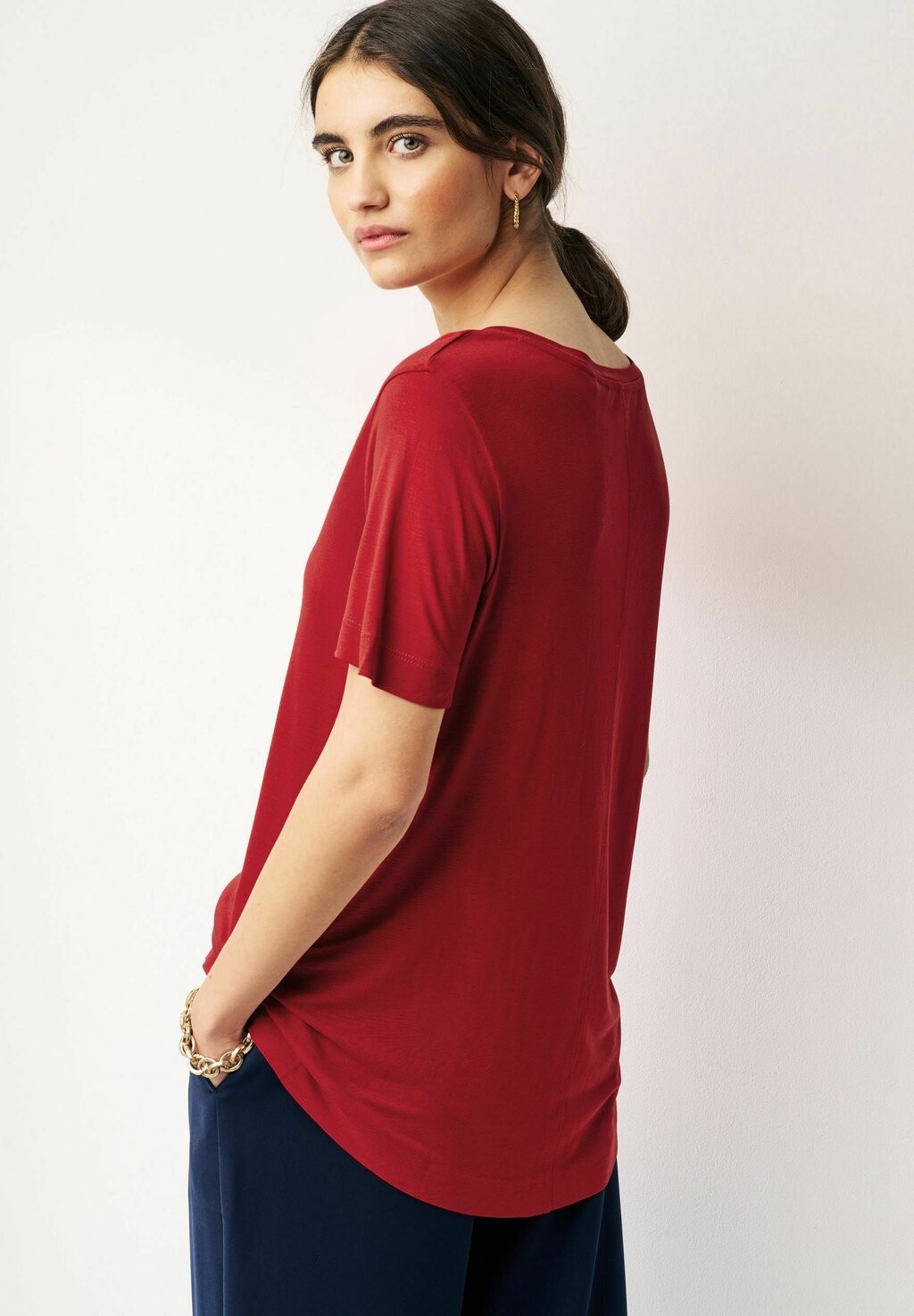 

Базовая футболка SLOUCH V-NECK- REGULAR FIT Next, красный