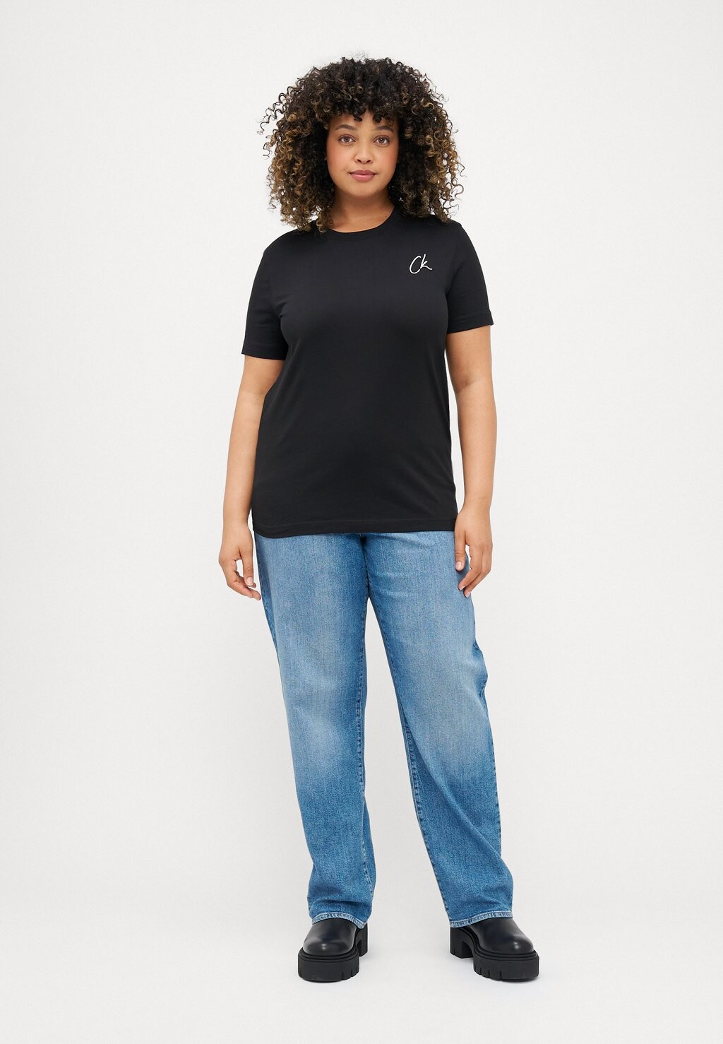 

Базовая футболка EMBROIDERED REGULAR TEE Calvin Klein Jeans Plus, черный
