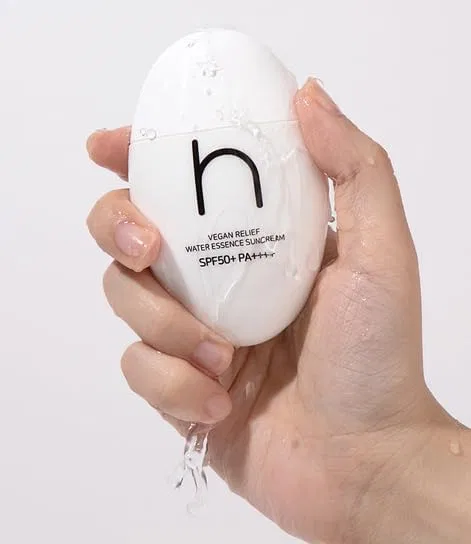 Солнцезащитный крем Hamel Vegan Relief Water Essence Sunscreen SPF50+ PA++++ 50 мл Generic — фото 3