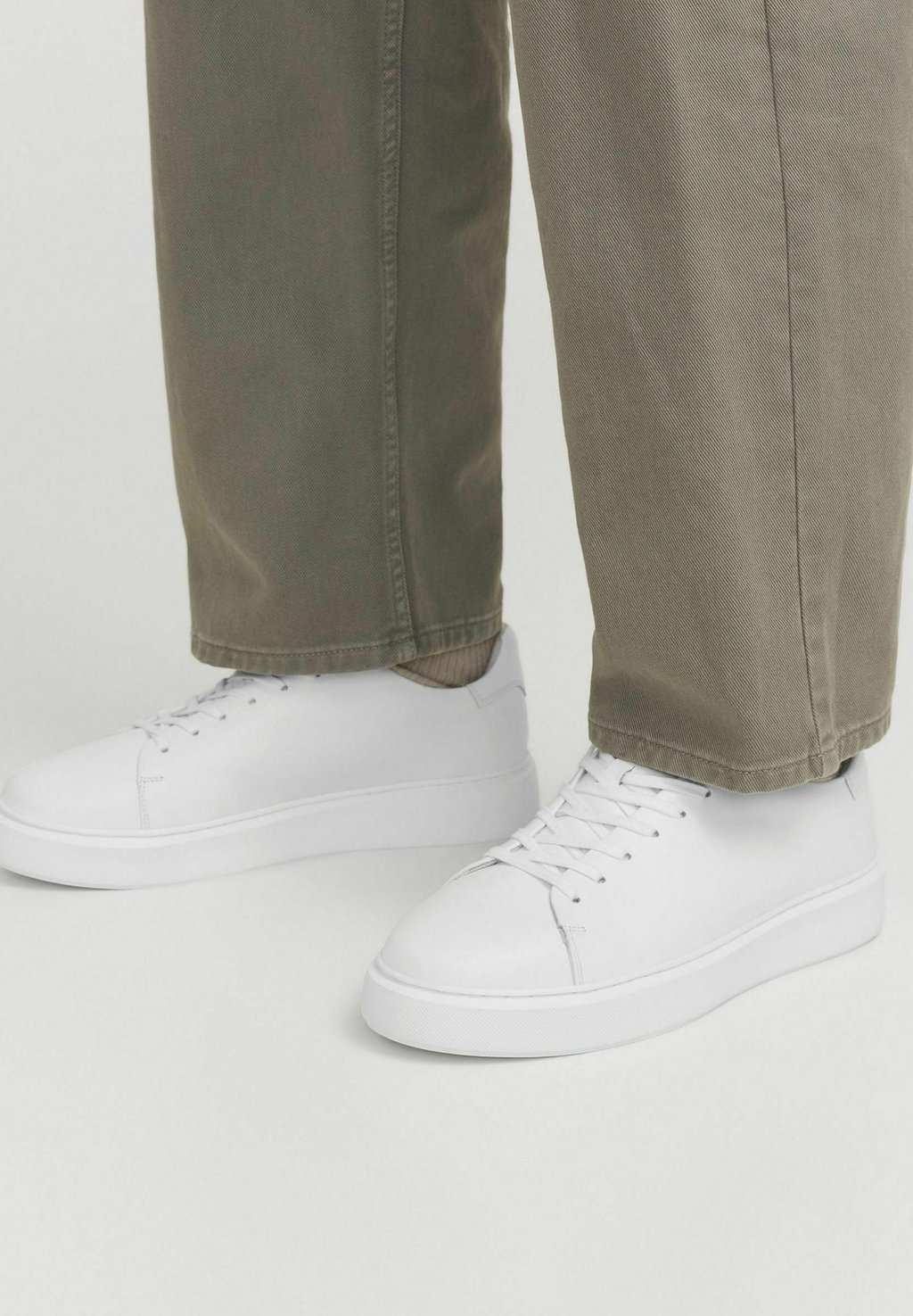 

Кроссовки Jack & Jones, кремовый