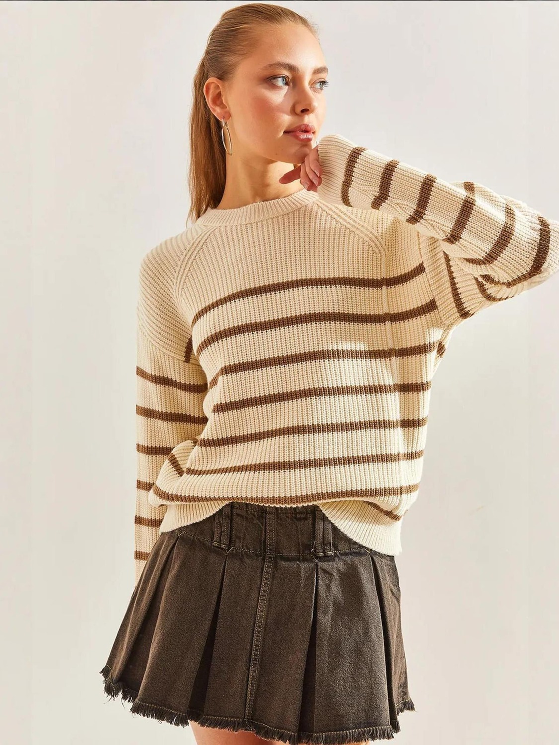 

Bianco Lucci Свитер в цвете экрю