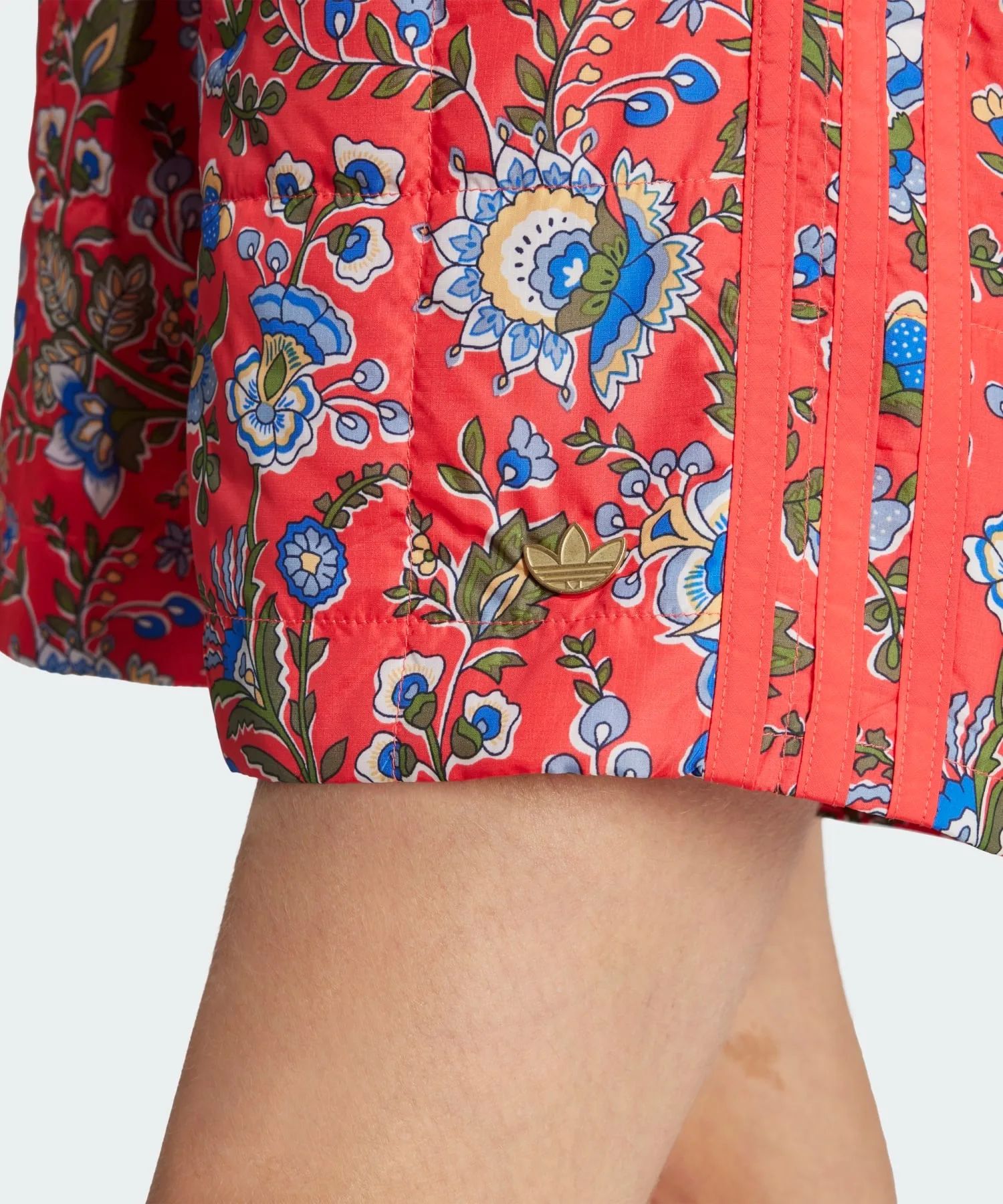 Женские шорты adidas Originals × Liberty London килт из полиэстера красные — фото 4