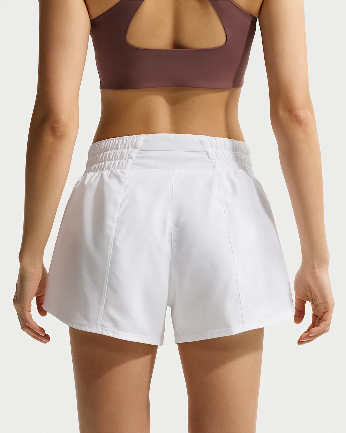 Женские шорты Nike One Dri-FIT со средней посадкой, длиной 3" и вкладышем, White/Black — фото 3