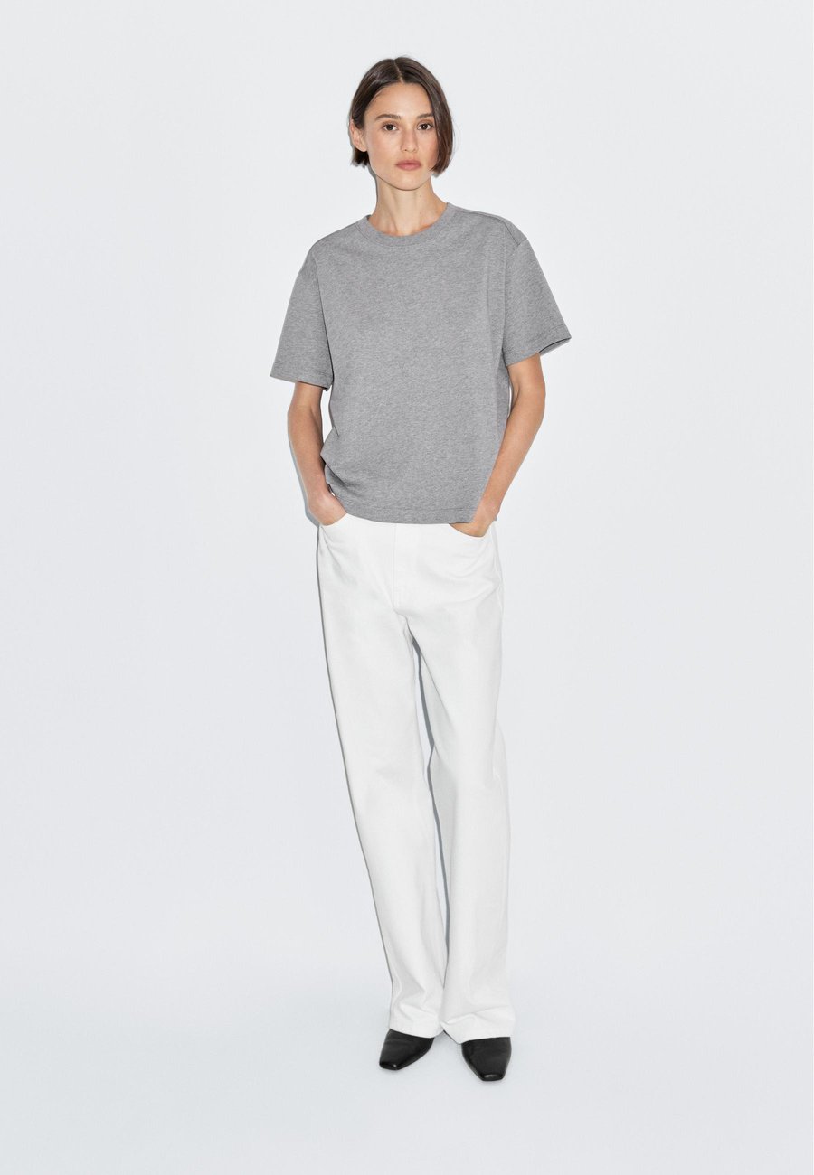 

Футболка Massimo Dutti CREW NECK WITH SHORT SLEEVES, Grey