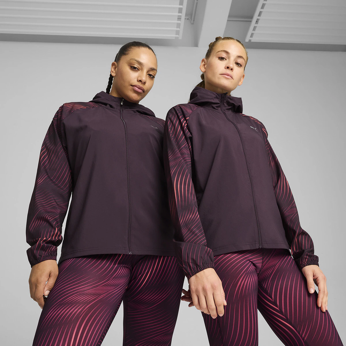 

Женская куртка Puma Run Favorire AOP, фиолетовый