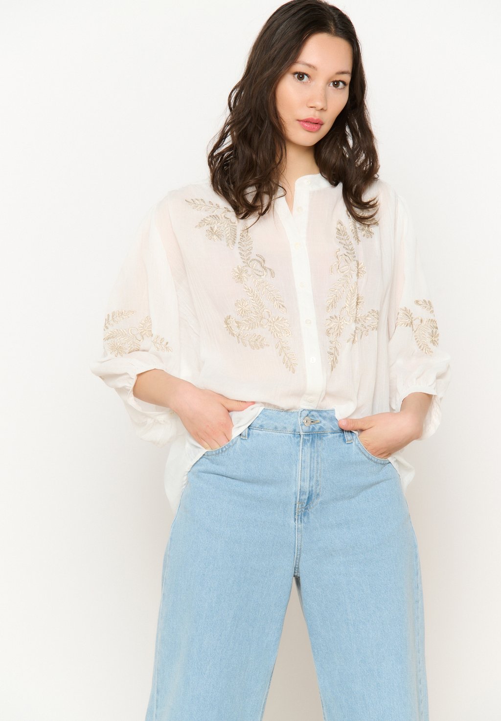

Блузка на пуговицах EMBROIDERED LolaLiza, бежевый