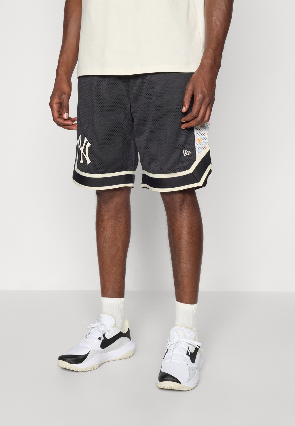 

Спортивные шорты MLB NEW YORK YANKEES INFILL SHORT - Club wear New Era, черный