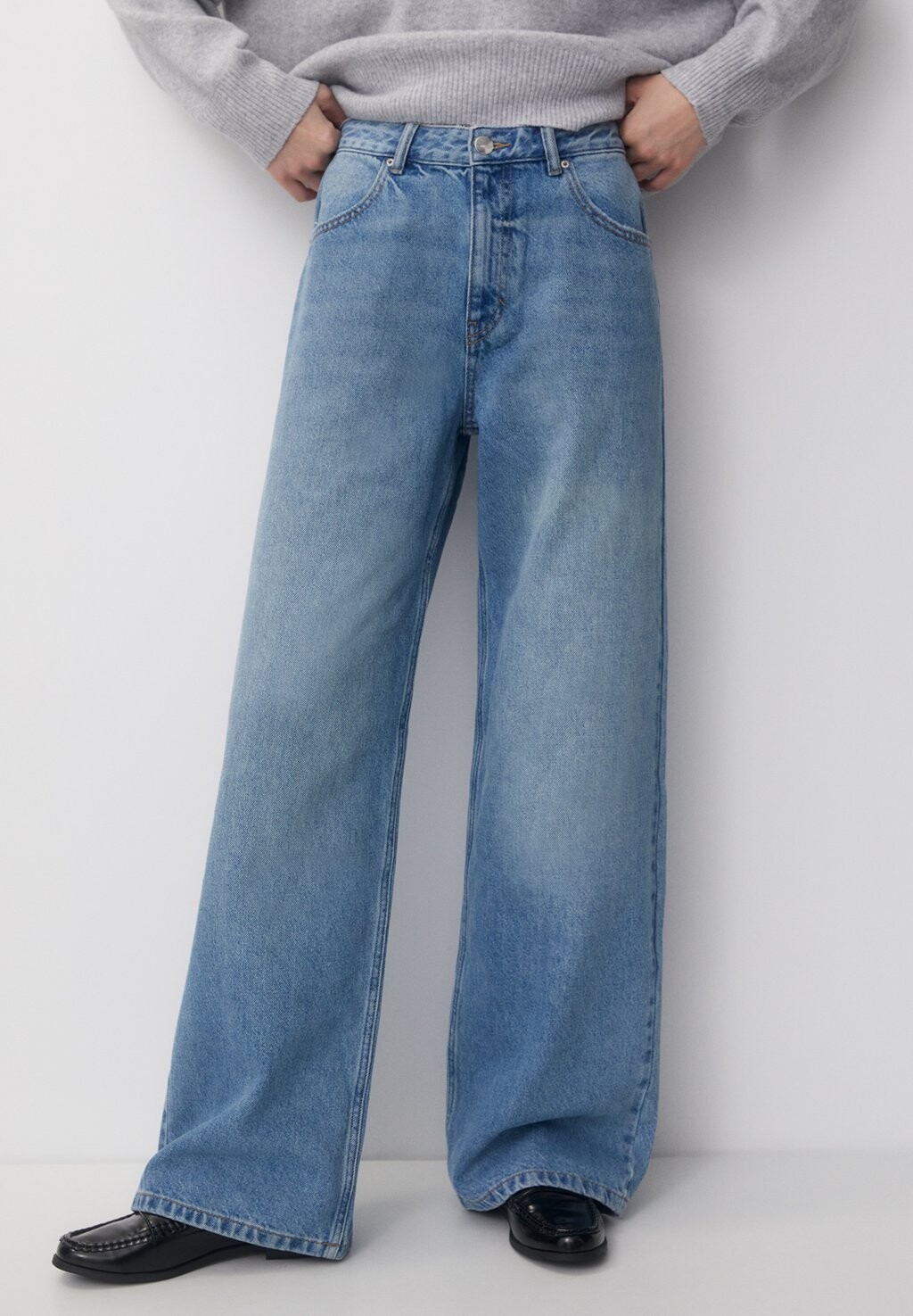 

Джинсы-клеш High Waist PULL&BEAR, синий