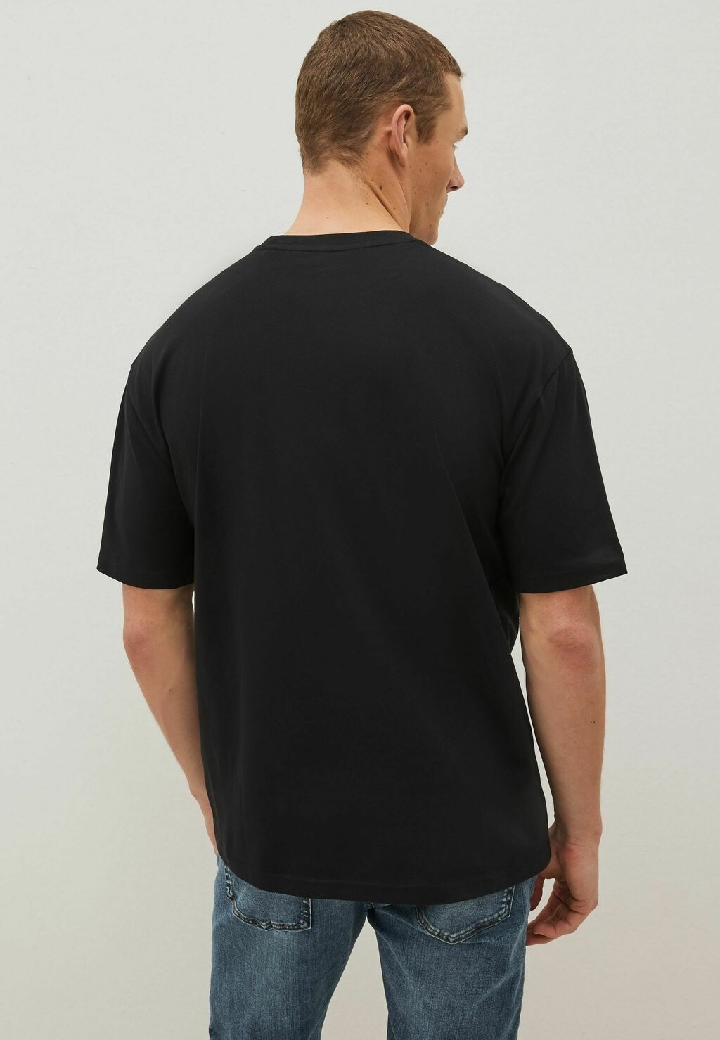 Базовая футболка Essential Crew Neck Next, черная — фото 2