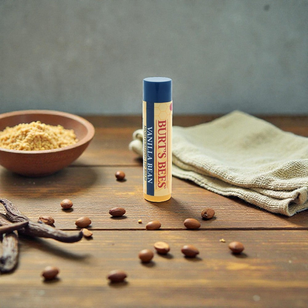 Увлажняющий бальзам для губ с ароматом ванили от Burts Bees, подходит как для мужчин, так и для женщин - 0,15 унции (32 г), прозрачный — фото 2