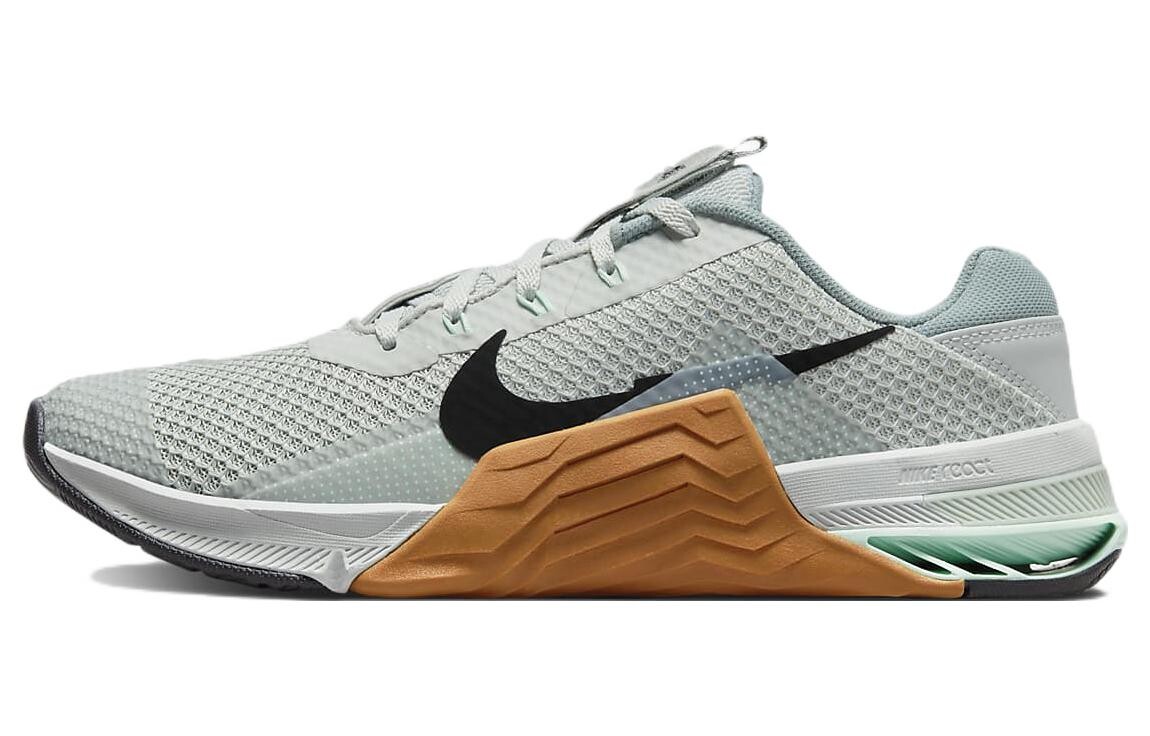 

Кроссовки Nike Men, белый/коричневый/черный