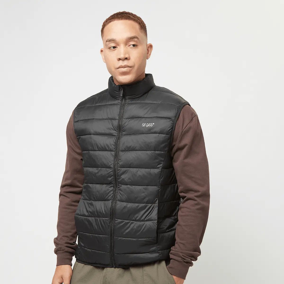

Куртка SNIPES Small Logo Light Puffer Vest, черный