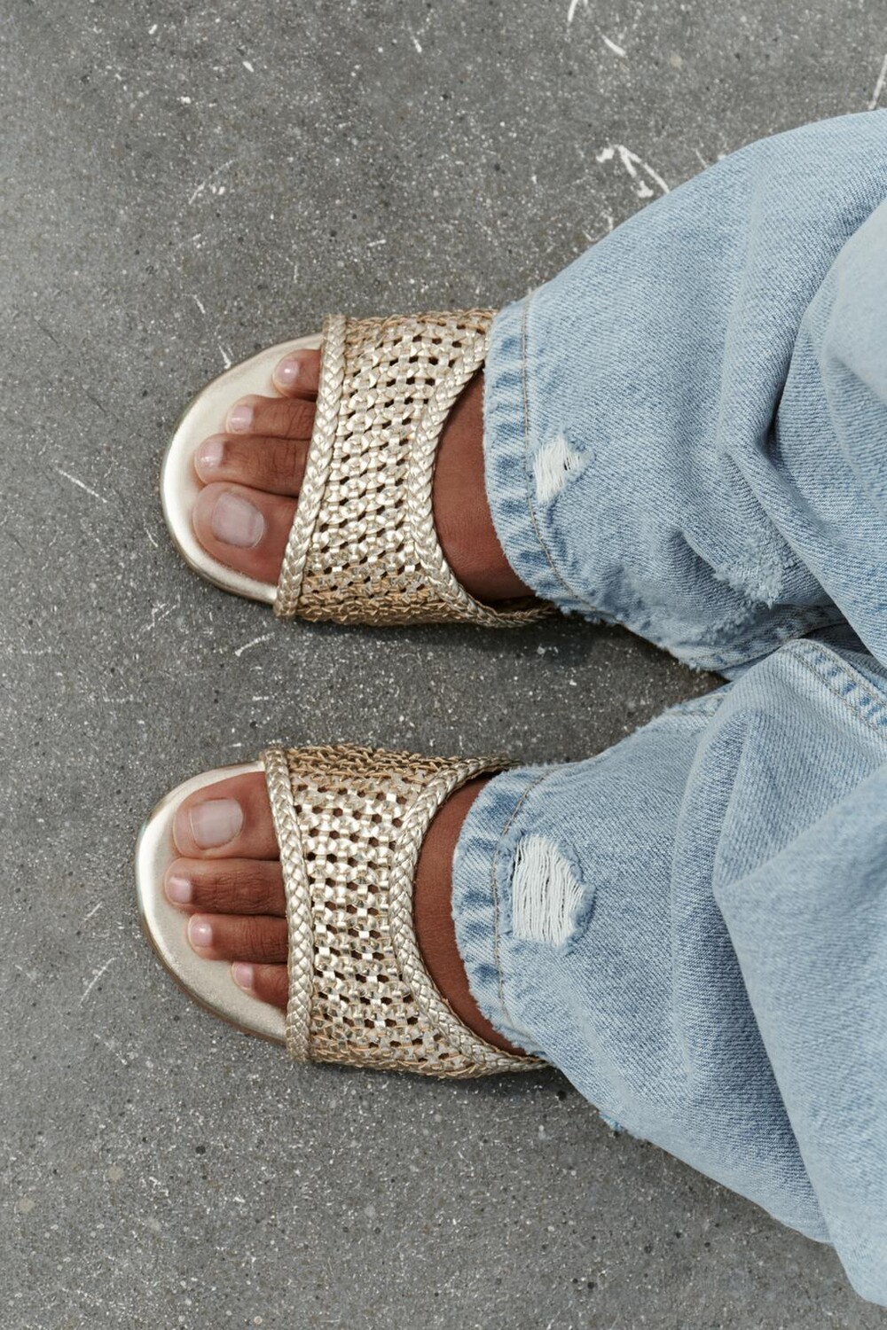 

Плетенные металлические босоножки-шлепанцы ZARA, золотой
