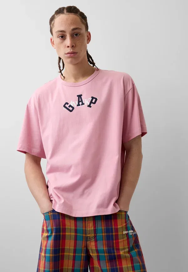Футболка Awake ny boxy tee print t-shirt Gap, новый розовый кристалл — фото 3