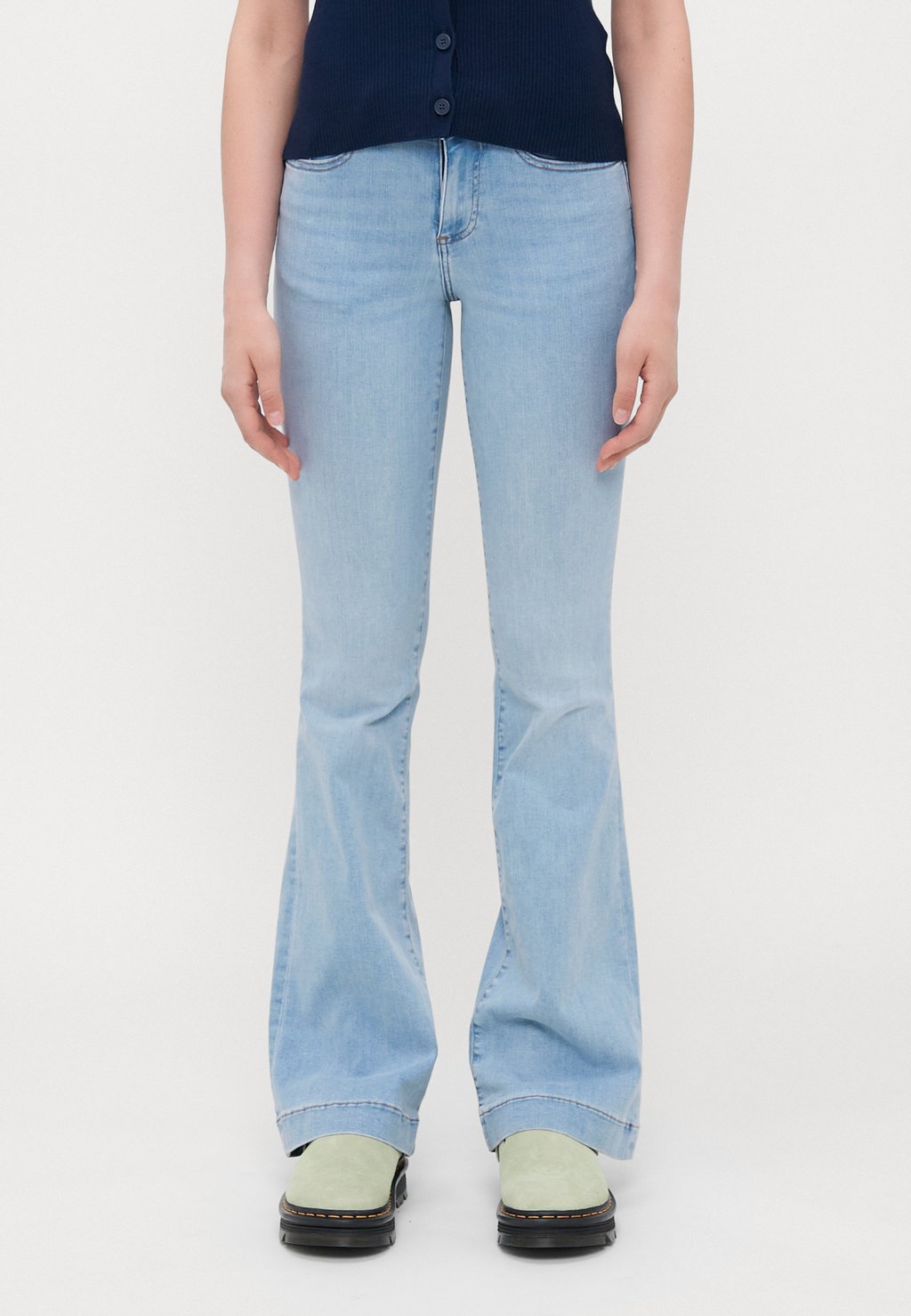 

Расклешенные джинсы ONLBLUSH MID RETRO ONLY Tall, цвет Light Blue Denim
