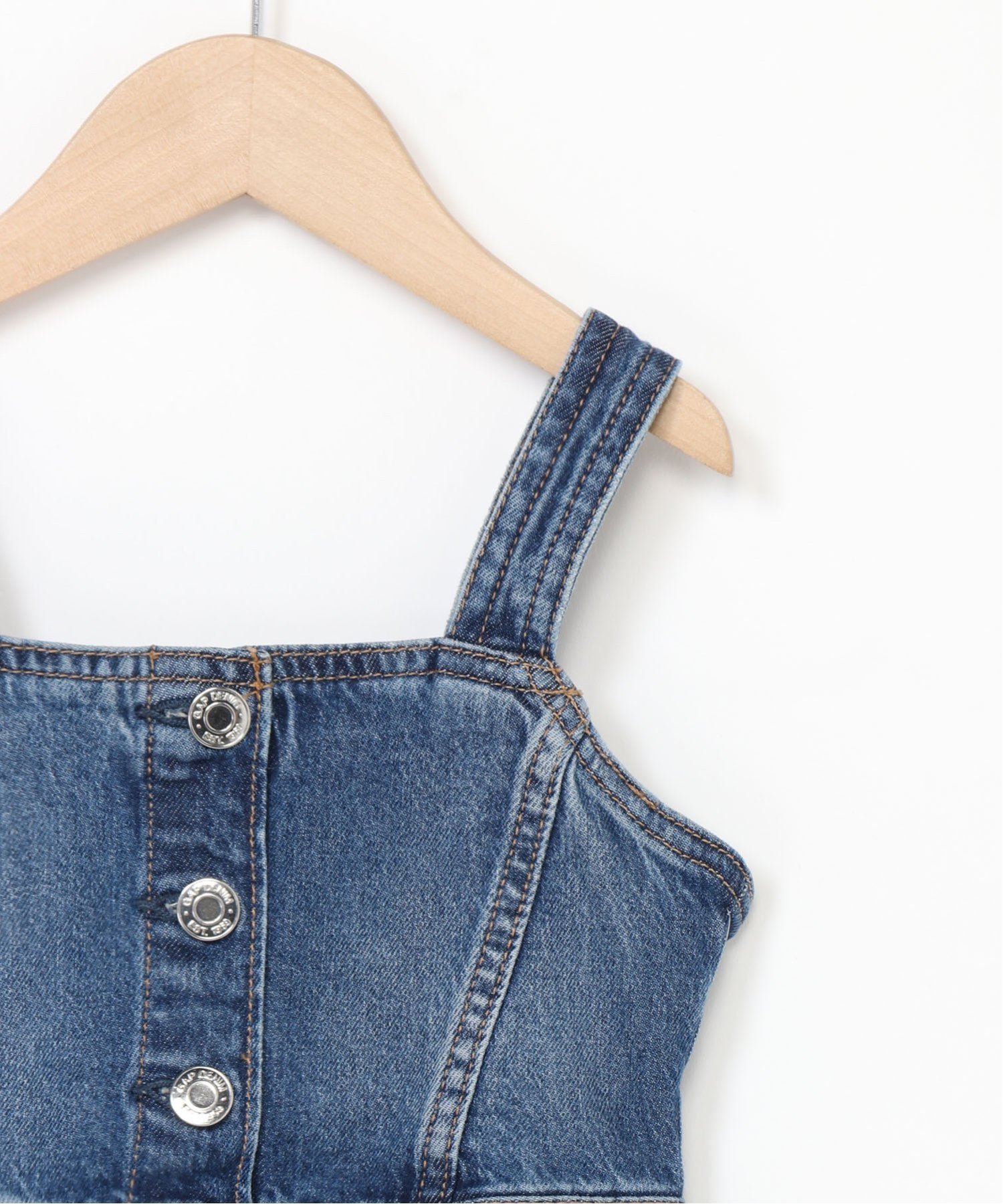 Джинсовый комбинезон-юбка Детский Gap, MEDIUM_WASH — фото 4