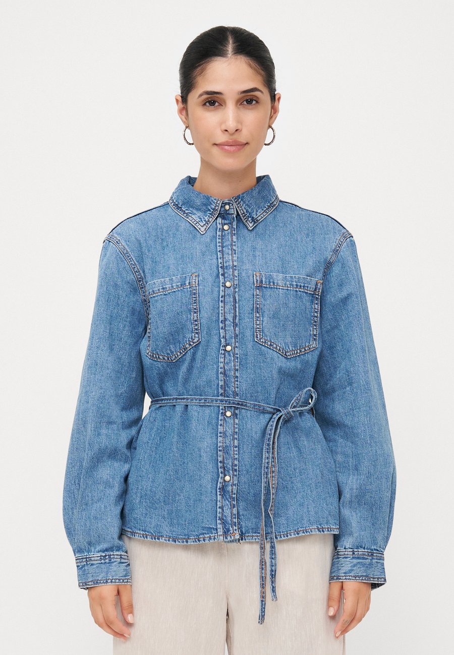 

Блуза ONLY Petite ONLKOKO SEGVIGNY BELT SHIRT, Medium Blue Denim/Blue Denim