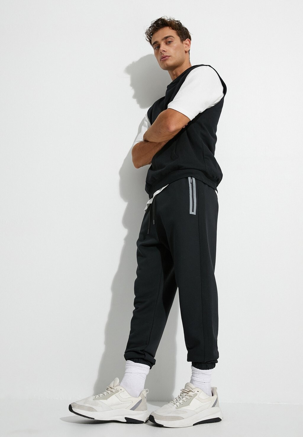 

Спортивные брюки DRAWSTRING ZIPPER POCKET DETAIL JOGGER Koton, черный