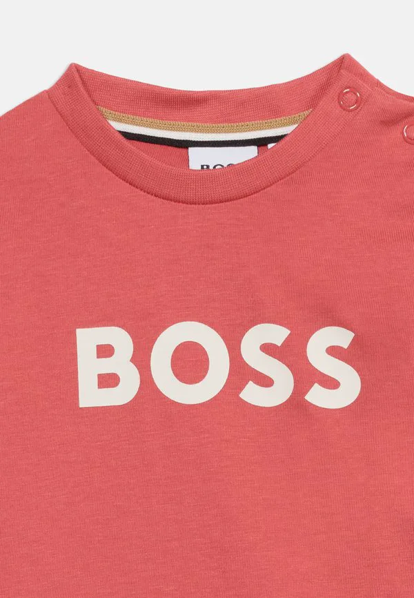 Футболка с короткими рукавами, унисекс, с принтом. Boss Kidswear, Rasberry — фото 4