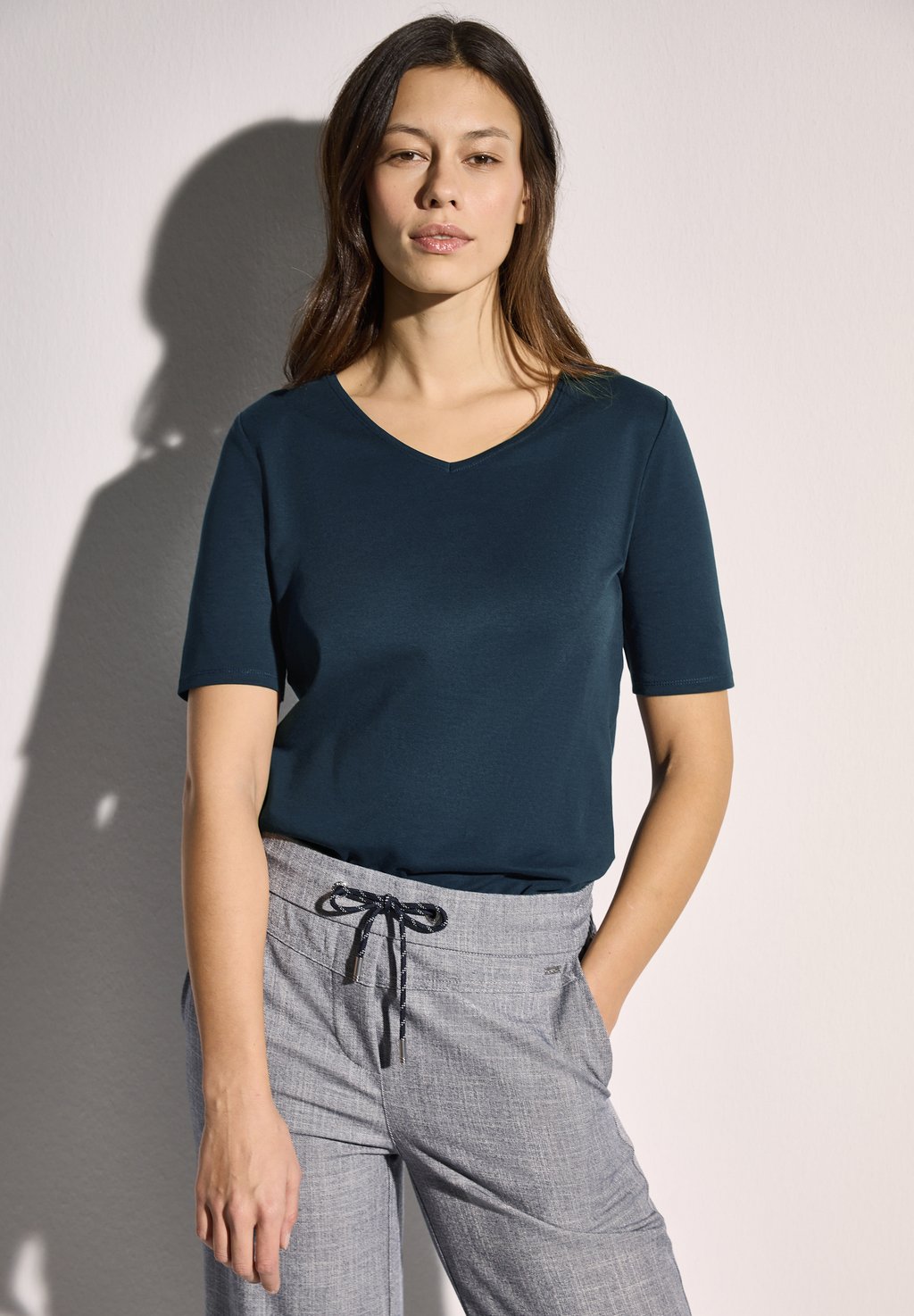 

Базовая футболка V-NECK Cecil, сине-серый