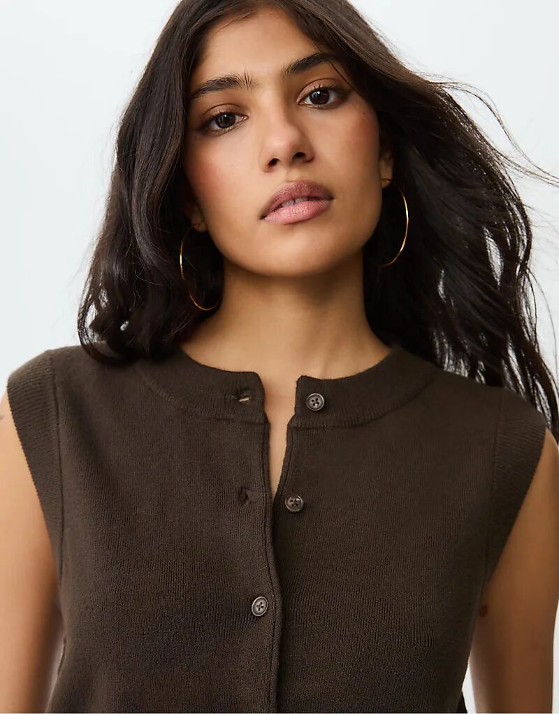 

Жилет Stradivarius на пуговицах коричневого цвета