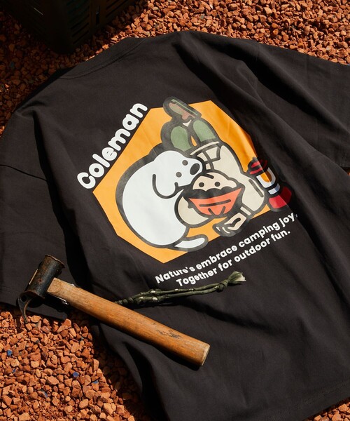 

Футболка с принтом на спине, круглым вырезом, коротким рукавом Coleman x Matsui x FREAK'S STORE, угольно-серый