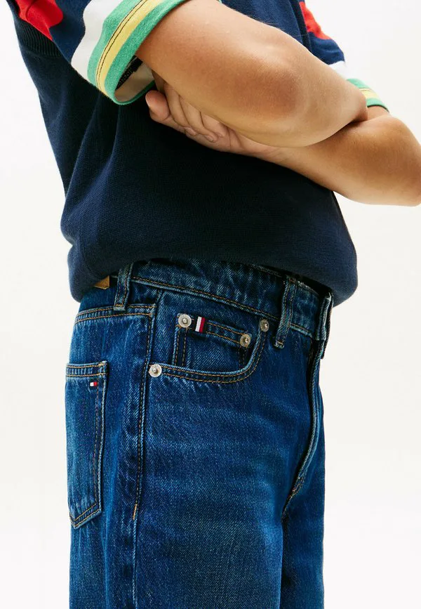 Джинсы свободного кроя с рваными штанинами и широкими штанинами. Tommy Hilfiger, Darkused — фото 4