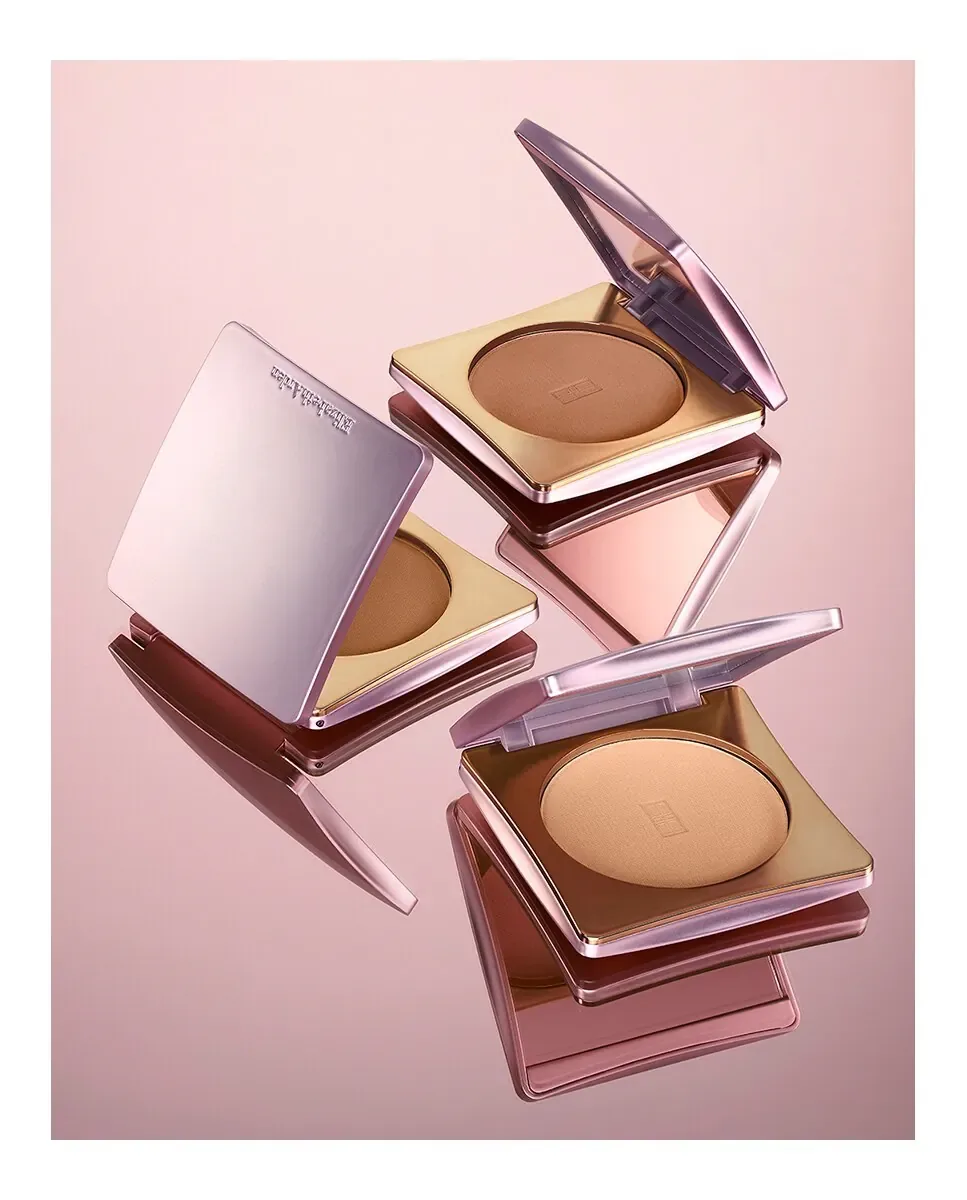 Совершенствующая пудра Skincaring Powder Elizabeth Arden, Light — фото 3