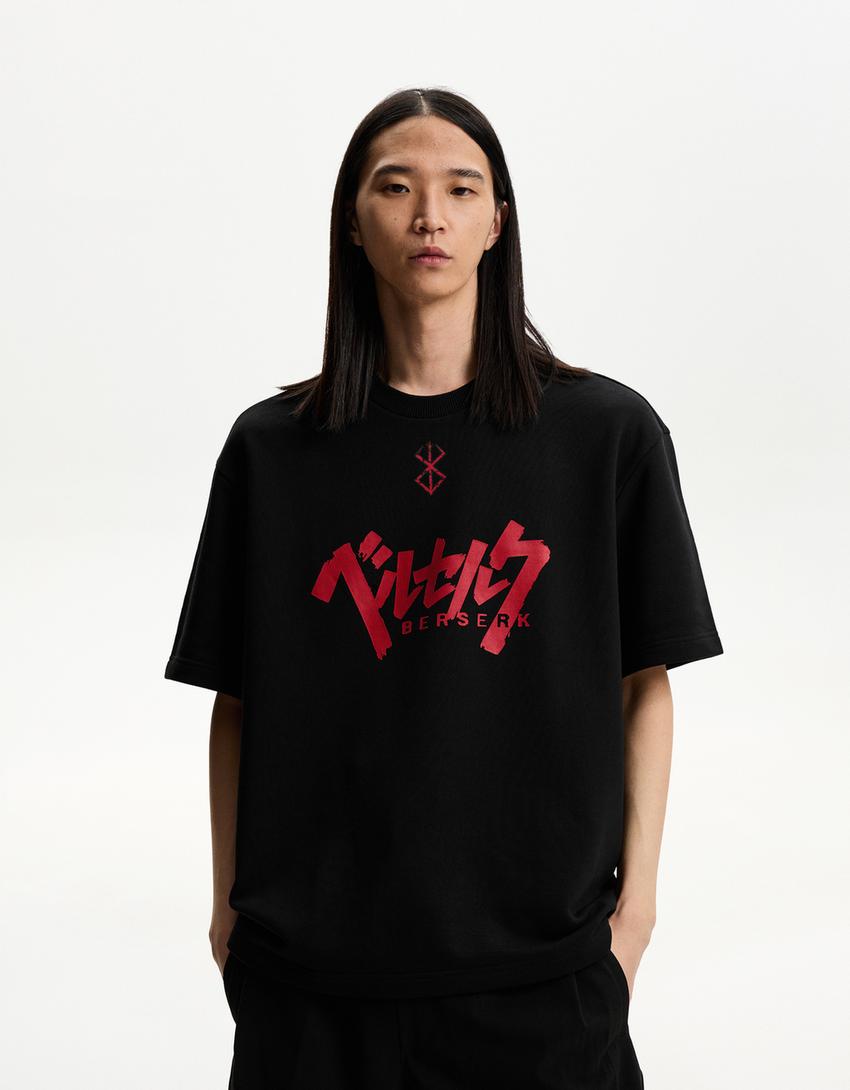 

Футболка с короткими рукавами и принтом Berserk Bershka, черный