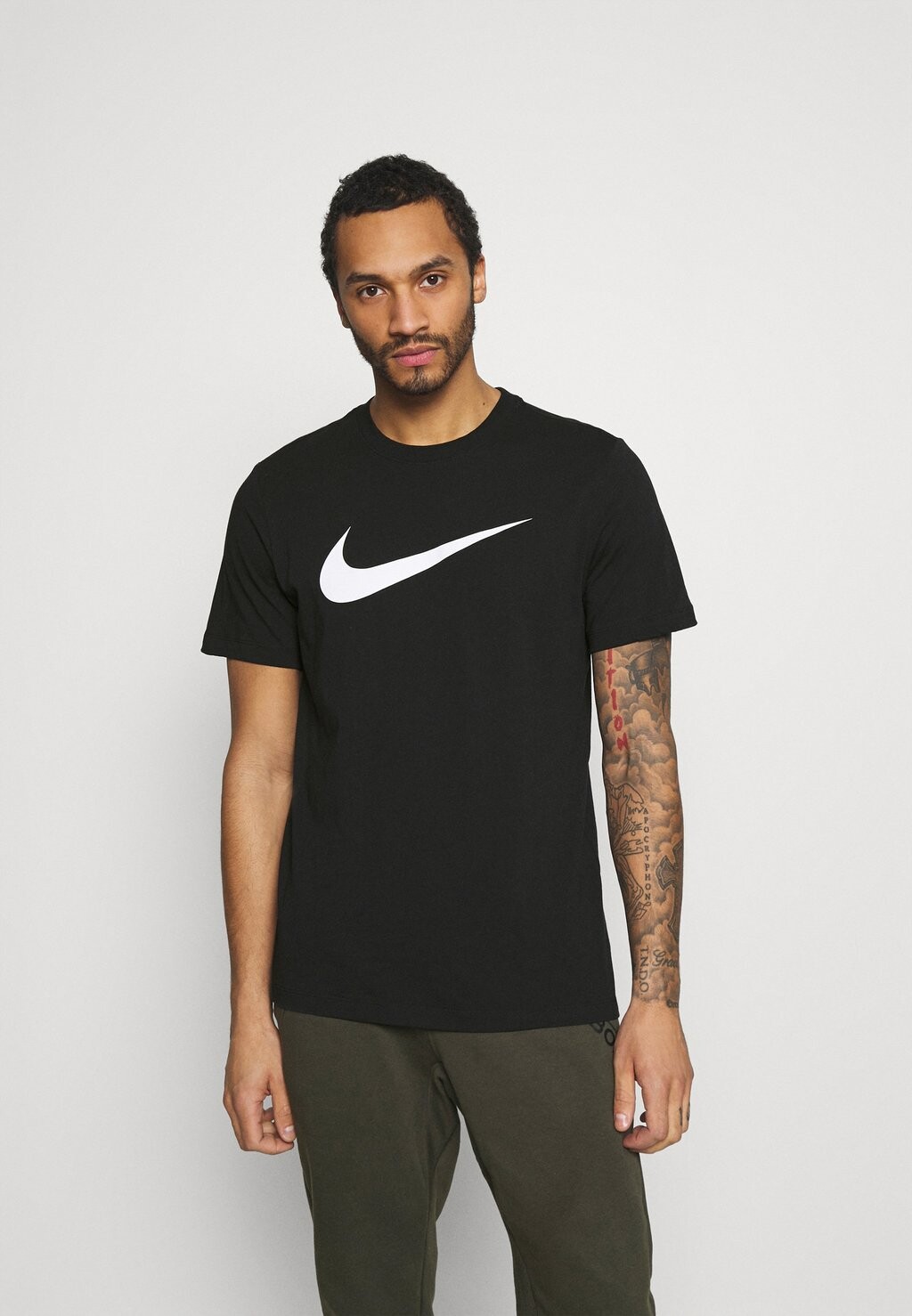 

Футболка с принтом TEE ICON Nike, черный/белый