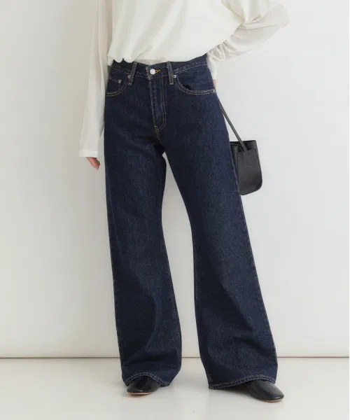 【Levi's】Джинсы средней длины свободного кроя, расклешенные книзу (удлиняют ноги / темно-синий цвет / оригинальные детали)