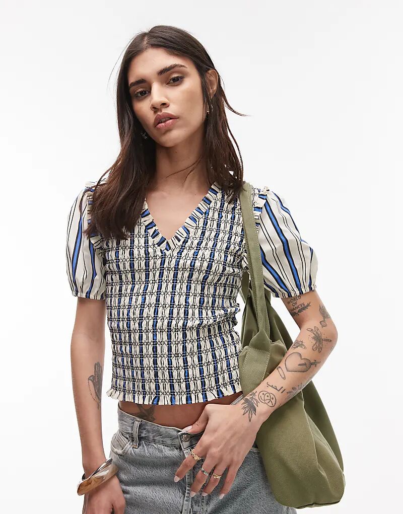 

Топ Topshop с V-образным вырезом, рукавами-буфами и сборками, цвета слоновой кости и синей полоской